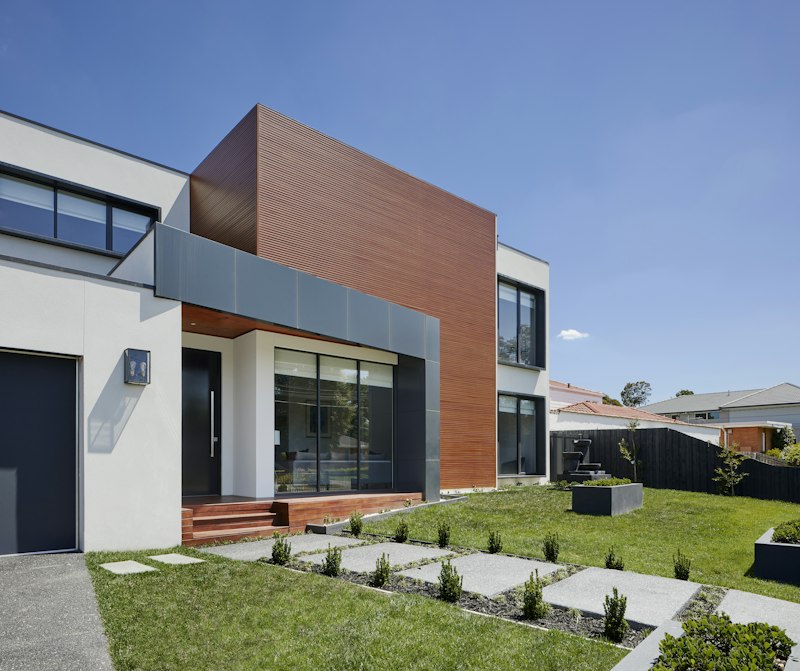 Elegant waterfront house